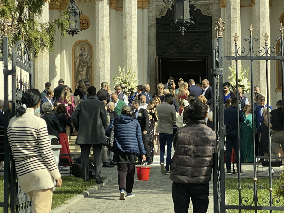 Lucian Becali s-a căsătorit sâmbătă, 2 octombrie,, iar nașii de cununie au fost Gheorghe Alexa și soția lui