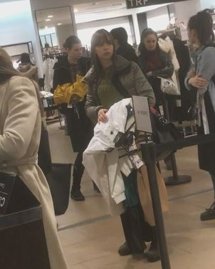 Mara Mareș și-a cumpărat mai multe obiecte vestimentare din mall