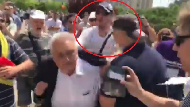 Sursă Foto: Antena 3 - Deputatul PSD Nicolae Bacalbaşa a fost agresat