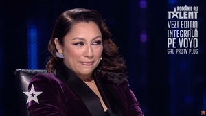 Andra, într-o ținută sexy și cu un decolteu generos la Românii au Talent: “Baftă, zeițo”. Unii dintre fani au criticat-o pentru mesajul transmis în timpul show-ului