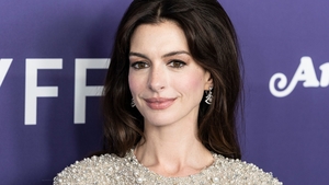 Durerea din spatele zâmbetului perfect al actriței Anne Hathaway. Vedeta de la Hollywood a pierdut o sarcină în timp ce juca rolul unei gravide. „Trebuia să nasc pe scenă în fiecare seară”