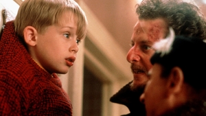 Actorul din „Singur acasă”, Macaulay Culkin, arată demențial înainte de Crăciun! Revenire spectaculoasă după anii de luptă cu dependența