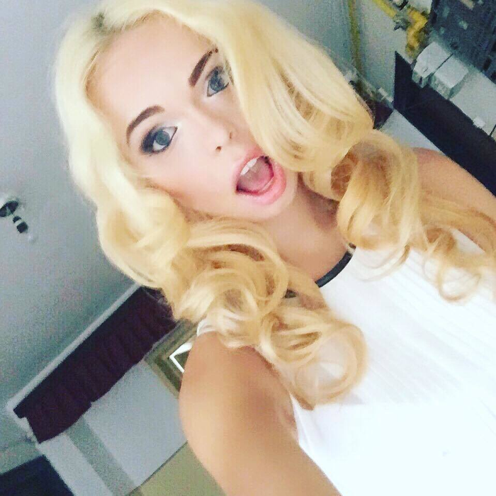 Avem dovada că sunt împreună. E prima lui iubită oficială! Versace a ”combinat-o” pe… Barbie de România!