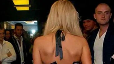 Simona Sensual a facut valuri de Halloween! Vezi cum s-a costumat blonda sexy!