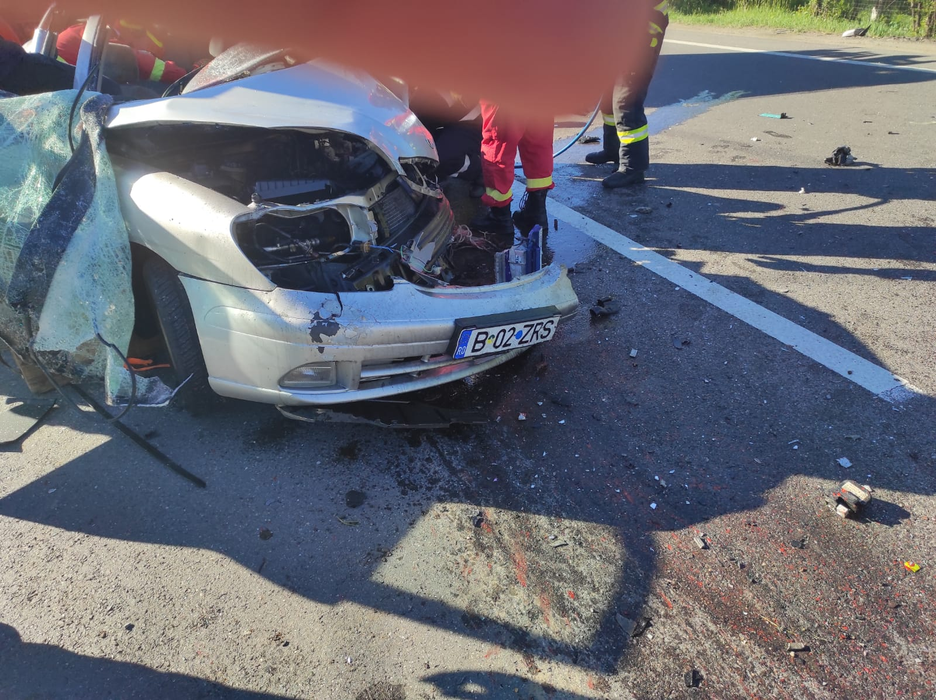Accident grav cu cinci morți pe DN1, în dreptul localității Nistorești. Traficul este complet blocat şi deviat prin Breaza. FOTO