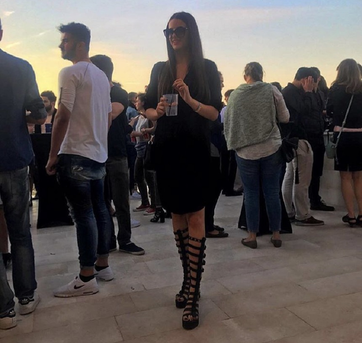 Are 18 ani, dar se iubeşte cu o bombă-sexy mai mare decât el! Primele imagini cu iubita lui Olimpiu Moruţan, jucătorul dorit de Gigi Becali