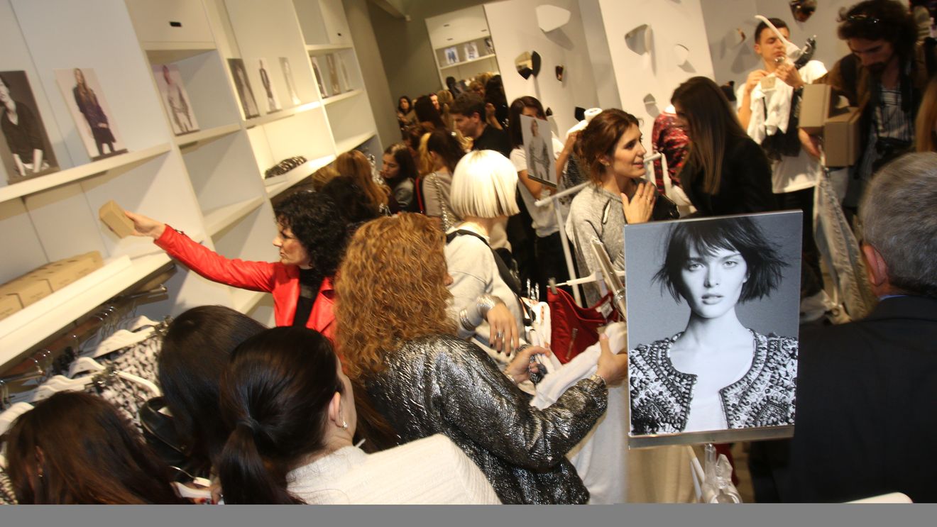 Lansare de FITZE intr-un mall din Bucuresti. Cum au devastat vedetele un magazin intr-un sfert de ora! Asa ceva nu ai mai vazut!