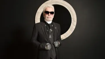 Karl Lagerfeld purta mereu ochelari negri! Ce culoare aveau ochii designerului care a murit marți, la 85 de ani