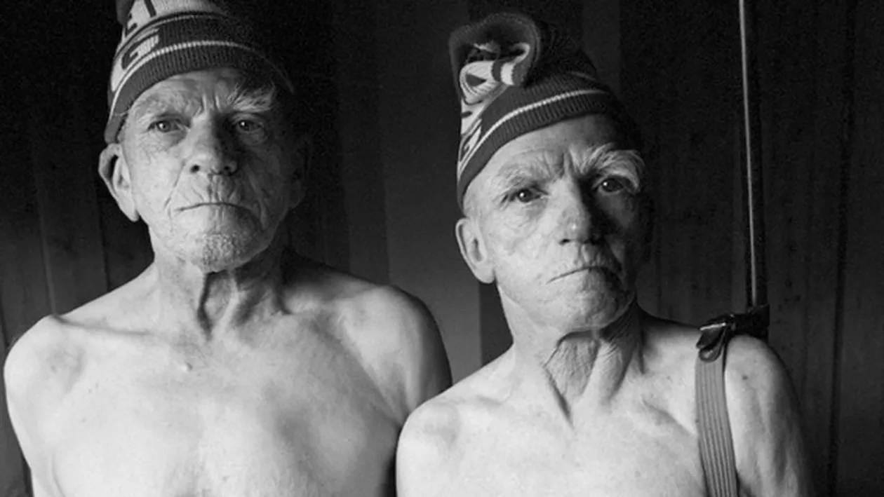 Acesti doi frati au trait impreuna TOATA viata! Ultimele doua poze te vor impresiona enorm