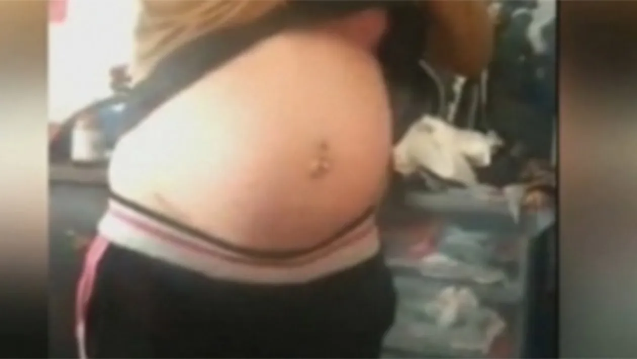 Gestul acestei gravide te va soca! Mai are cateva saptamani si naste, dar a facut asta si s-a filmat! A luat un ciocan si...