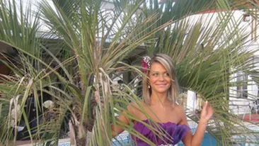 Blonda lui Iri: Vreau sa ma prinda Anul Nou in rochie neagra si lenjerie rosie