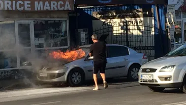 Un autoturism a luat foc din senin. Incidentul s-a produs în Ploiești