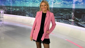 Laura Cosoi a atras toate privirile într-o rochie cumpărată dintr-un outlet. Câți lei a scos din buzunar pentru ținuta care i-a pus în evidență burtica de gravidă