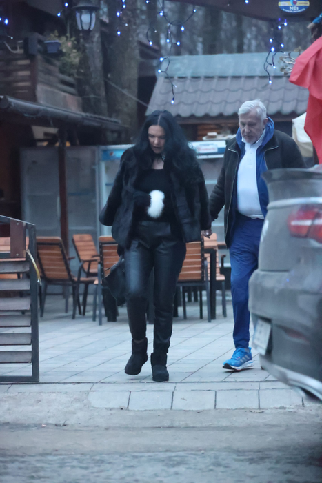 Ilie Năstase, galant față de Ioana Simion!  CANCAN.RO a surprins sărutul care demonstrează că și-au rezolvat problemele!