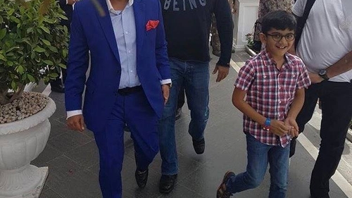 Iulia Vântur, filmată în timp ce dădea de bani săracilor din India