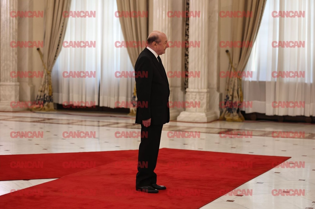 Cortegiul funerar al lui Ion Iliescu a pornit. Trupul fostului președinte al României a fost depus la Palatul Cotroceni