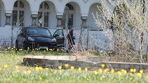 Traian Băsescu are un cuscru model. De dragul nepoţeilor, nea Bebe menţine ”pacea” între Syda şi Eba!