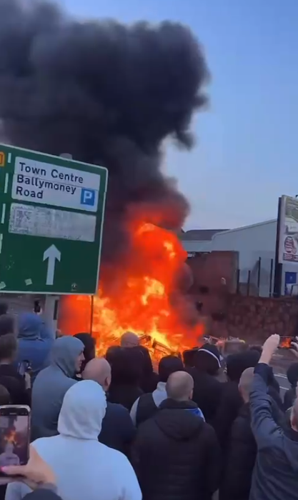 După cele întâmplate în ultimele zile, românilor care locuiesc în zonă le este teamă să mai iasă din case