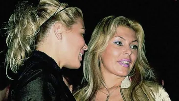 Dansul din buric al imperecherii s-a mutat pe scara rulanta! Cum a fost fotografiata Jasmine