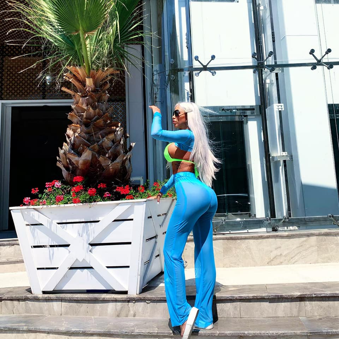 Loredana Chivu, imagini +18 la plajă! A luat bikini cu două numere mai mici și a rămas cu „rușinica” la vedere