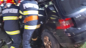 Accident cu patru morți în Caraș-Severin. O mașină a intrat sub un TIR