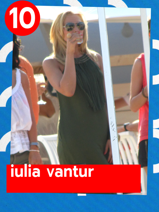 TOP sexy-vedete care au turnat în ele până când s-au făcut praf! Ia mai bea un păhărel…