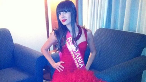 Bruneta Ionella e favorita la titlul de Miss Turism 2013! Vezi cum a laudat Romania in Malezia!
