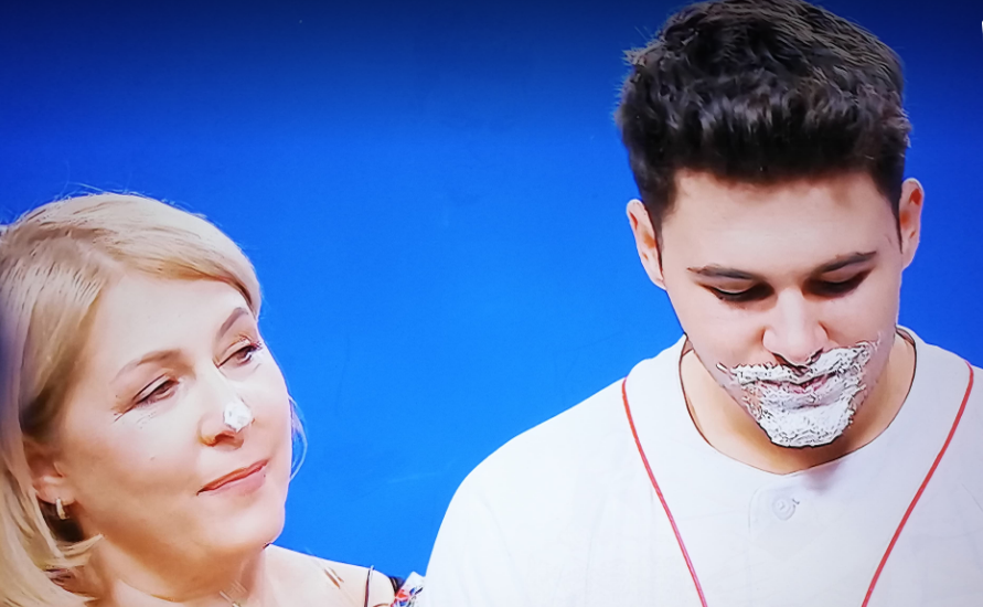 Imagini demențiale cu Mario Fresh când avea doar un an! A refăcut poza de familie la cererea lui Măruță GALERIE FOTO