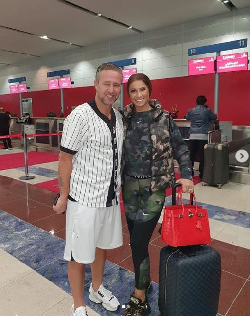 Anamaria Prodan și Reghe au impresionat pe aeroportul din Dubai. Cum s-au îmbrăcat întrece orice imaginație