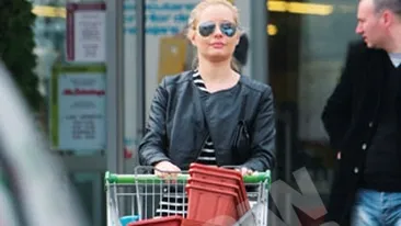 Laura Cosoi s-a apucat de gradinarit