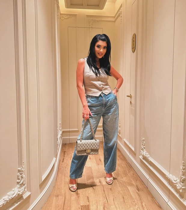 Andreea Tonciu și-a luat o bijuterie pe patru roți. (sursă - instagram.com/tonciuandreeaoficial).