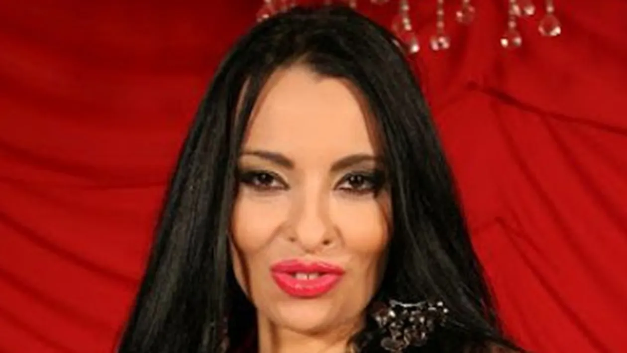 O bruneta din showbiz trece prin clipe grele! E obligata sa stea la pat cateva zile: Am mancarimi si mi-au iesit bube in...