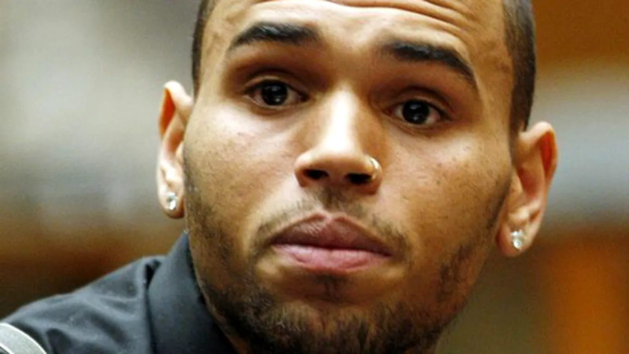 IMAGINEA cu care Chris Brown si-a scarbit admiratorii! Vezi unde i-a bagat limba iubitei sale
