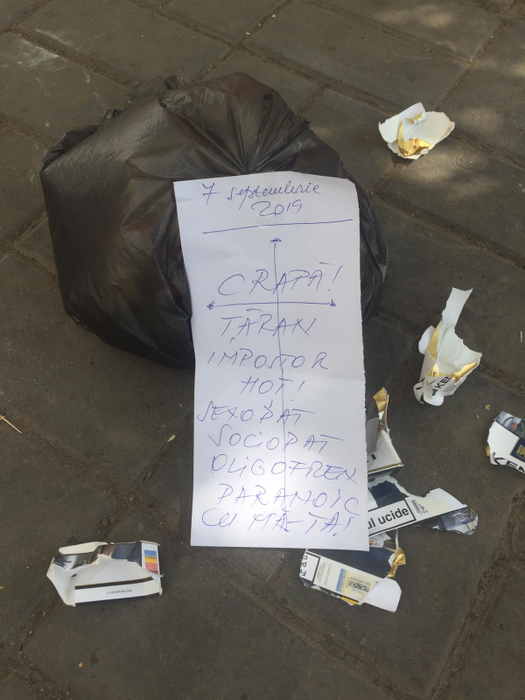 Cum s-a răzbunat o femeie pe un bucureștean care și-a aruncat gunoiul în mijlocul străzii. Acum îl va ști o țară întreagă