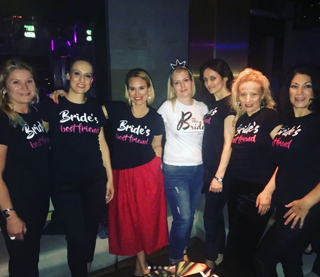 Andreea Esca a făcut anunțul surpriză: „Se mărită! E nuntă-n cartier”