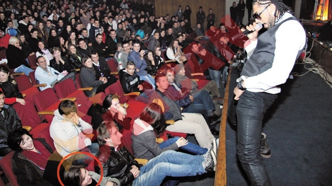 Connect-R se apara: "Fata aia nu a venit la spectacol ca sa ma asculte, ci ca sa ma jigneasca! Era o pustoaica de 15 ani, frustrata"