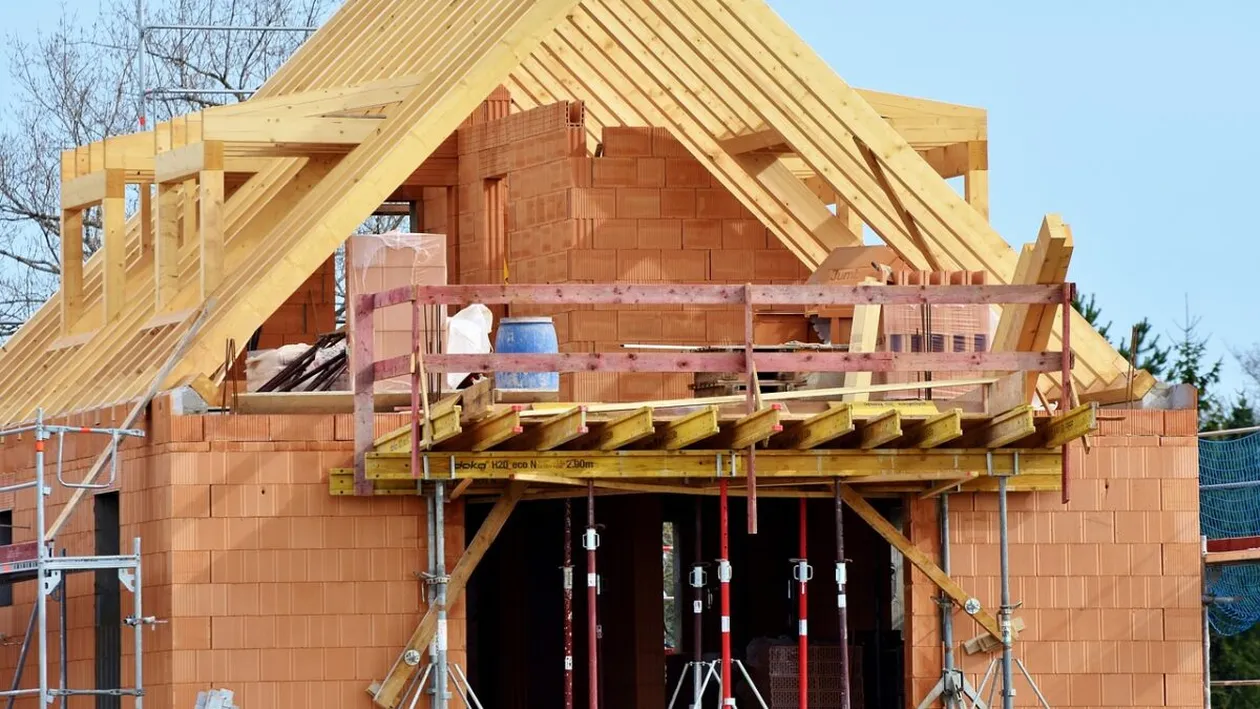 Case fără autorizație? În ce condiții vei putea construi, dacă se modifică în 2025 Codul urbanismului