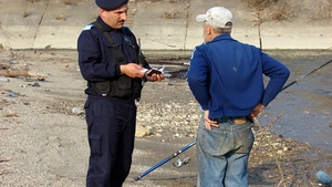 Patru pescari aflaţi cu barca pe mare, lângă Portul Agigea, salvaţi după ce nu au putut ajunge la mal