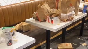 Imaginile au devenit virale! Ce au lăsat în urmă câțiva clienți, după ce au mâncat la McDonald's