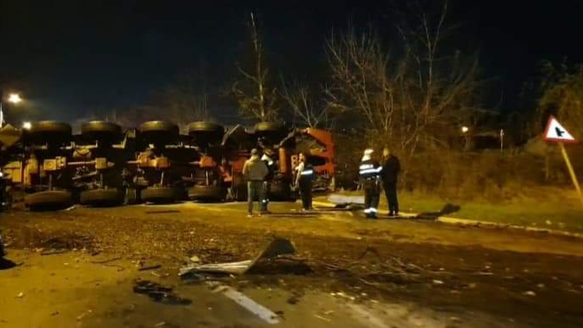 Accident grav la Iaşi. Un bărbat a murit după ce s-a răsturnat cu o automacara