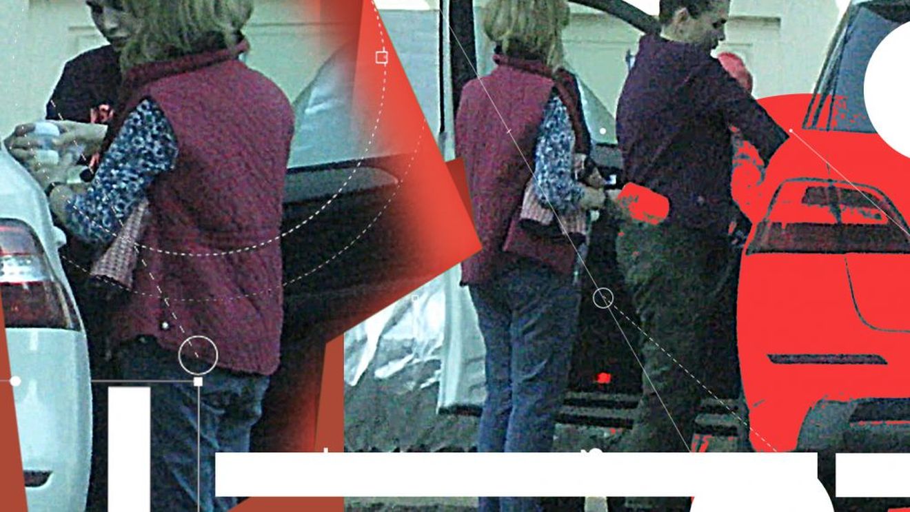 Fosta Primă Doamnă a României este… supernany! Imagini cu ”maternitatea Băsescu”