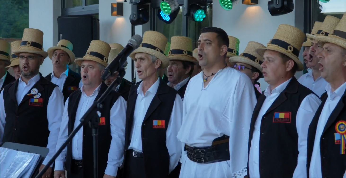Imagini rare! George Simion a cântat în cor la botezul fiului său