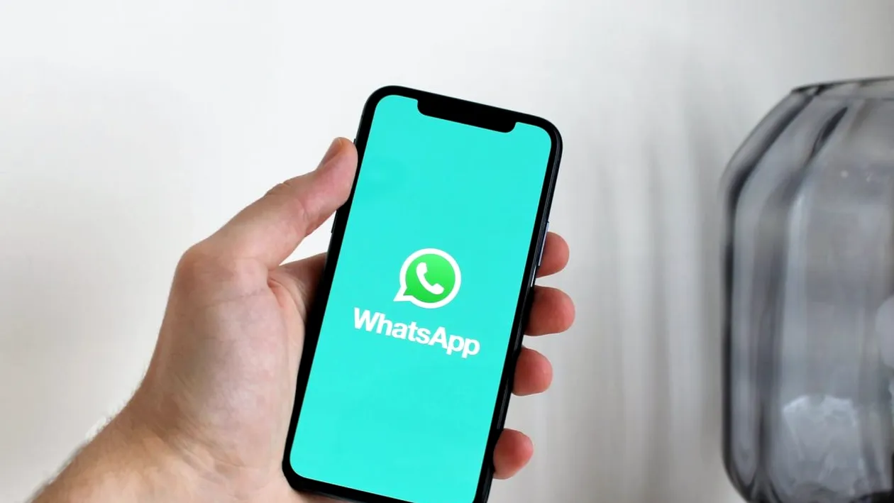 O altă înșelătorie prin aplicația WhatsApp! Cum riști să rămâi fără niciun ban în cont
