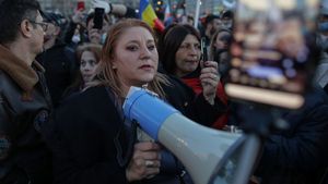 Diana Șoșoacă, deranjată de acordul dintre AUR și USR-PLUS: “Numiți-mă pe mine premier și schimbăm tot din Guvern, SIE și SRI!”