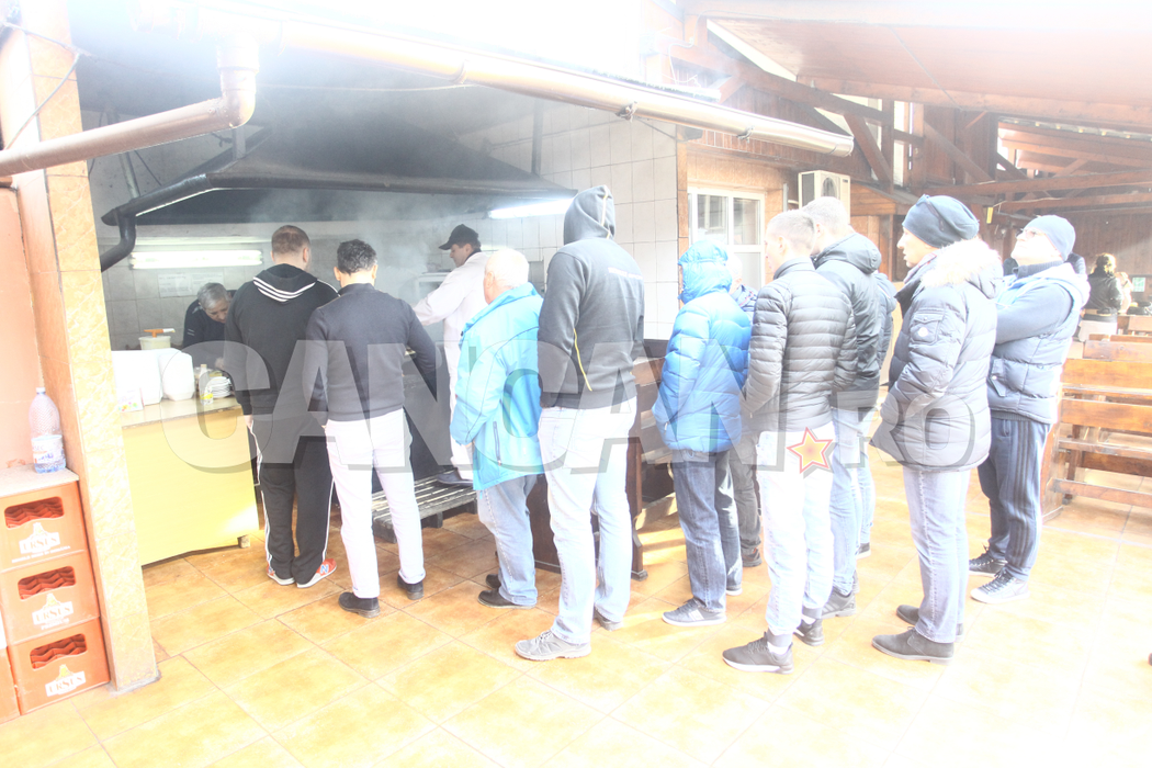 Super-grătar pentru un deţinut milionar. Celebrul Cocoşatu a avut comandă fermă de mici la… închisoare!