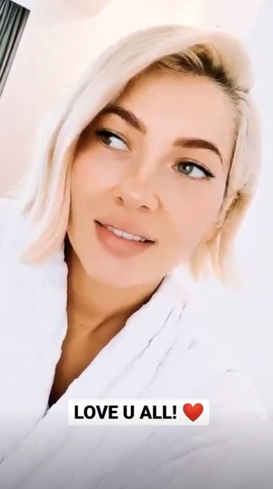 Lidia Buble, pozată în timp ce era pipăită într-o zonă intimă! Cum a reacționat vedeta după ce imaginea a devenit publică