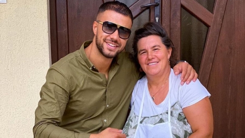 Georgeta Guțiu, mama lui Culiță Sterp, o pune la punct pe Carmen Sălciua, fosta soție a artistului. “A greșit când a lăsat casa goală și a plecat. Ce fel de iubire a fost între ei?”