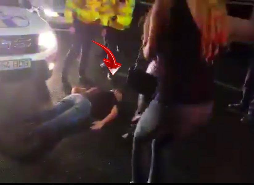 Imaginile în care Boureanu este lovit de poliţist. Se vede clar cum a recţionat la ATACUL FOSTULUI POLITICIAN!