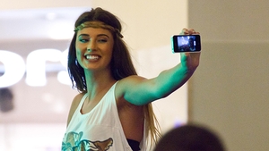 Antonia, scolarita SEXY! Uite cum a iesit pe strada iubita lui Alex Velea! "Ar putea da nastere la nenumarate bancuri..."
