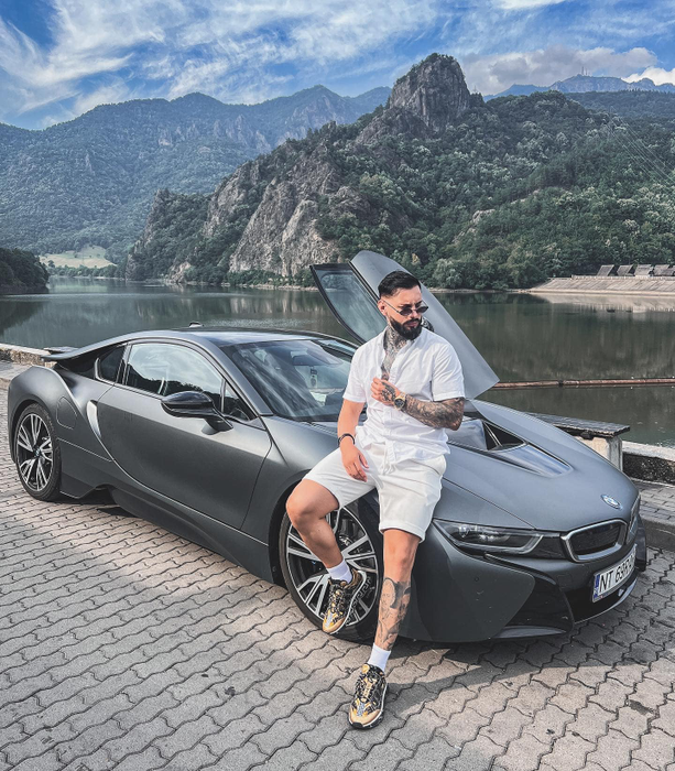 Bătea tarabana pe stradă, iar acum duce un trai de 5 stele în Dubai! Povestea fabuloasă a lui Rafaelo, partenerul de scenă al Vulpiței: ”Am făcut într-o săptămână 14.000 de euro”